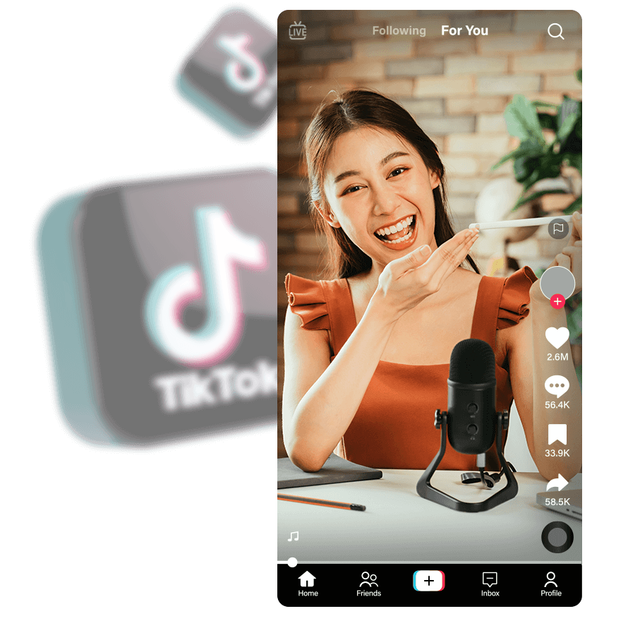Imagem de uma tela de celular com um video do tiktok reproduzindo. O video mostra uma mulher asiática mostrand