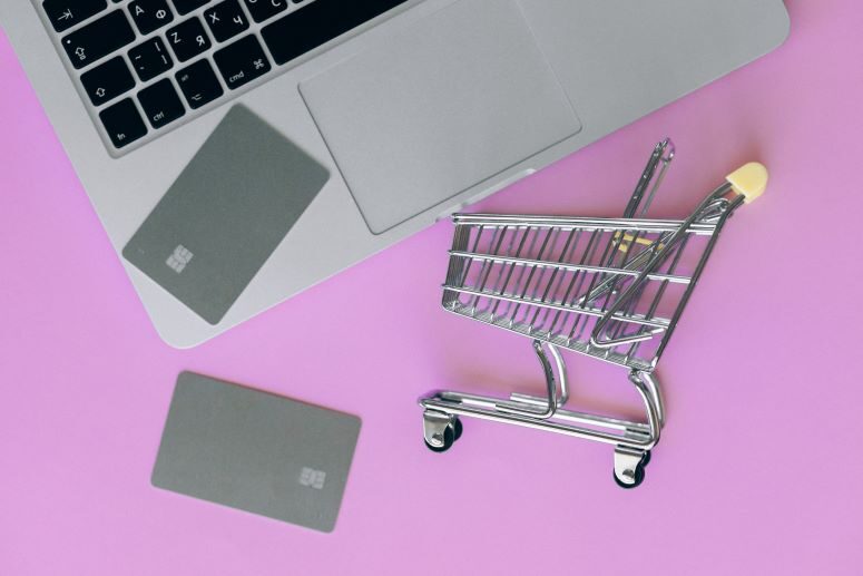 E-commerce : 1,7 bilhão de acessos em dezembro de 2021
