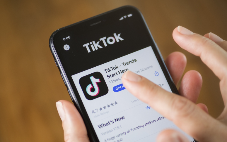 TikTok Ads - Celular com TikTok