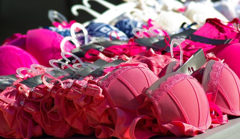 Flyer Lingerie rosa, anúncio de loja de roupas feminina
