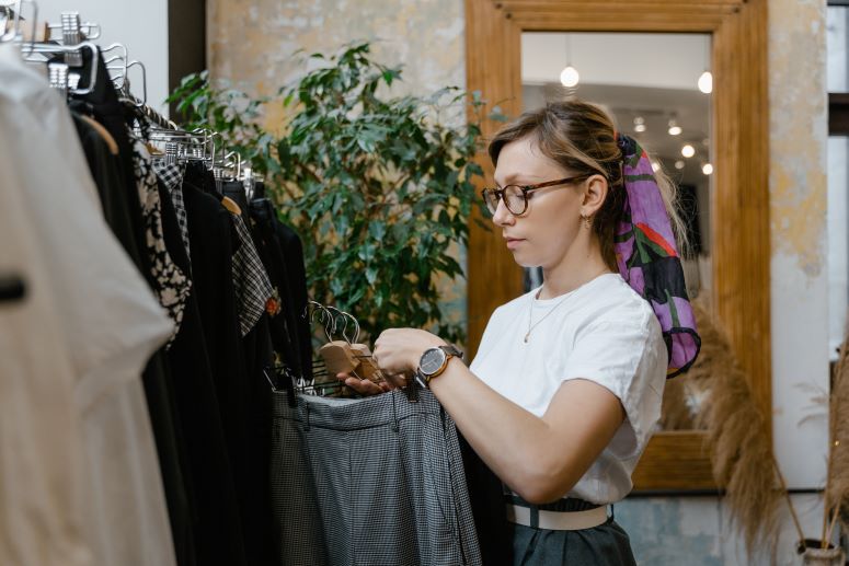Empreendimento feminino: passo a passo para vender roupas