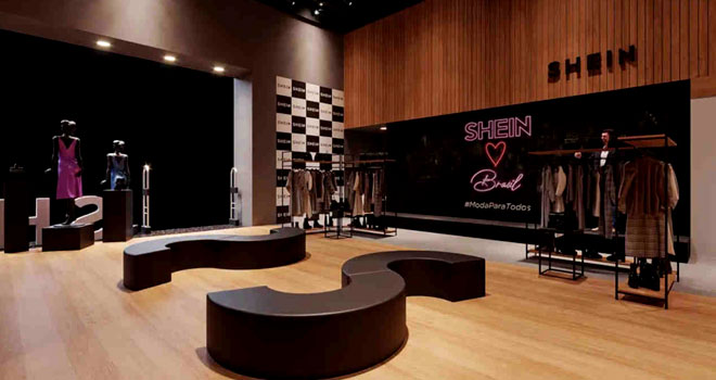 Interior de uma loja física da shein tambpem chamadas de pop-stores