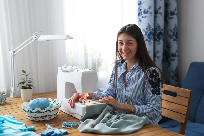 Exemplo de Costureira - Pequenos reparos em casa - ideias de negócios para começar com pouco dinheiro