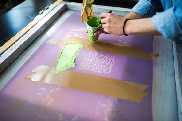 Serigrafia (Silk Screen) para personalizar camisetas.