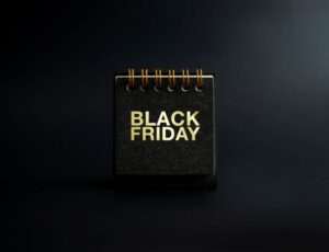 A imagem mostra um calendário da Black